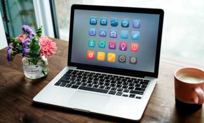 laptop-wooden-table